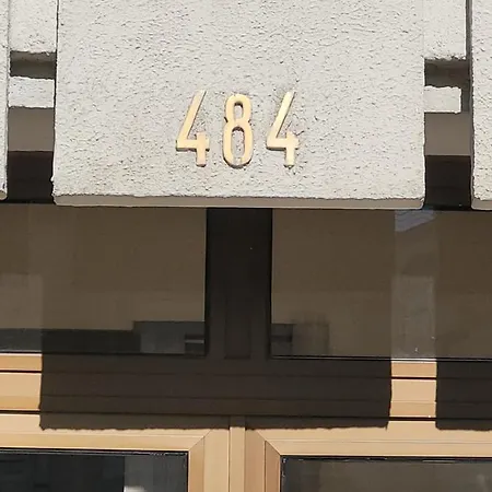 בית אירוח Cozy Near Metro & Airport