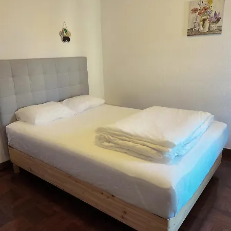 Quarto em Acomodações Particulares Cozy Near Metro & Airport *