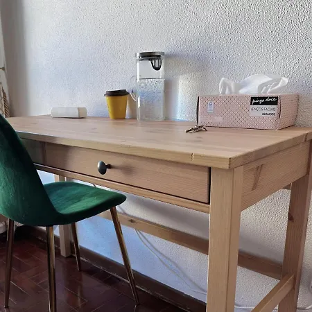 Cozy Near Metro & Airport ליסבון