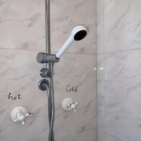 Cozy Near Metro & Airport Pansiyon Lisboa